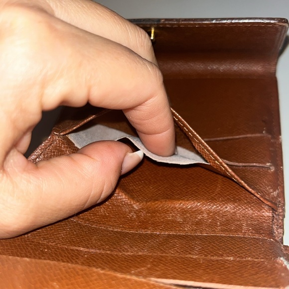 Louis Vuitton Compact Wallet - Picture 7 of 9